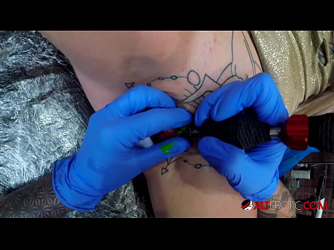 ❤️ An hottie thar a bheith tattooed Sully Savage fuair tattoo ar a clitoris ❌  Just a porn  ag ga.liporno.ru ❌